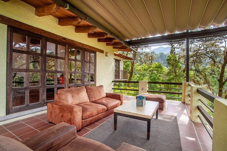 Terraza con vista al bosque de Casa del Rio